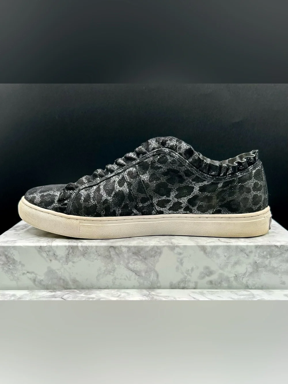 KATE SPADE Lynn  Speakers Metallic Leopard Print  Leather. Size 8.5 M